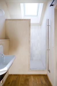 Ένα μπάνιο στο Maison La Grande Ourse