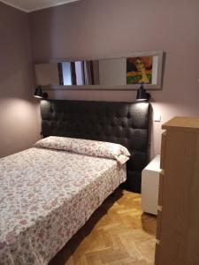 a bedroom with a bed with a black headboard at Casa Mele 1 in Lleida