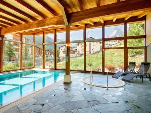 Bassein majutusasutuses Hotel Metropol & Spa Zermatt või selle lähedal