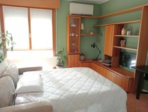 A television and/or entertainment centre at Casa Sud vicino a fiera e Pordenone centro