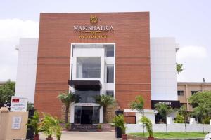 a building with a sign that reads masdar nasir academy at Nakshatra Residency in Amarnāth
