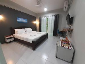 a bedroom with a bed and a television in it at น้ำหราธาราโฮมสเตย์ in Ban Thung Nui