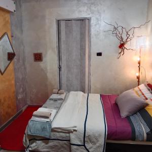 a bedroom with a large bed with at "B&B La Riva del Po'"Camera Indipendente in Turin