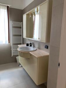 a bathroom with a sink and a mirror at La finestra sul lago di Como in Como