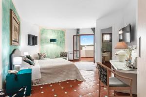 Кровать или кровати в номере Hotel Stefania Boutique Hotel by the Beach