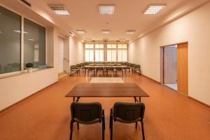 a conference room with a long table and chairs at DW Halka in Kudowa-Zdrój