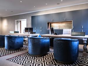 Posezení v ubytování Steigenberger Hotel Treudelberg Hamburg + 37 fotografií