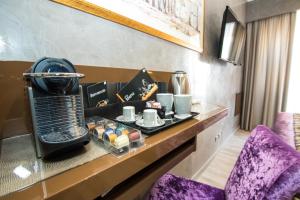 Příslušenství pro přípravu čaje a kávy v ubytování Vaticano Julia Guest House