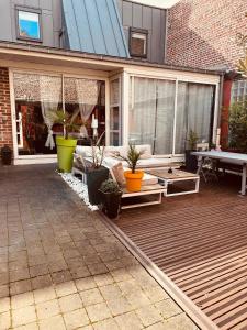 a wooden deck with plants on a house at Studio indépendant et calme avec Jacuzzi à Lille in Lille