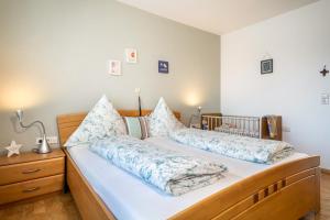 a bedroom with two beds and a crib at Ferienwohnung Lichtblick in Friedrichshafen