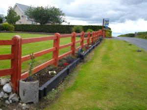 Taman di luar Clonmacnoise B&B