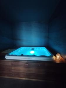 a blue bath tub with a light in a room at Agriturismo Casale Lisalola in Sutri
