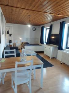 a living room with a table and a room with a bed at Zentral Appartement in Landsberg am Lech