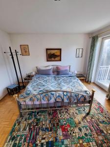 Letto o letti in una camera di Ganzes Haus möbliert Mü-Lerchenau