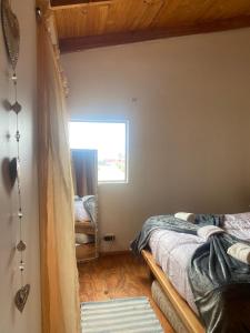 Un pat sau paturi într-o cameră la Habitación Matrimonial en Totoralillo Glamping