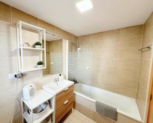 a bathroom with a sink and a shower at Moderne, lumineux, balcon, piscine, parking in El Campello +11 photos
