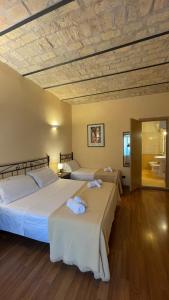 Giường trong phòng chung tại Holiday Suite Roma