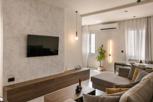 TV a/nebo společenská místnost v ubytování Argostoli Cityscape Apartment