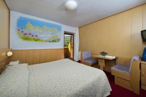 Säng eller sängar i ett rum på Hotel Gran Mugon