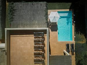 an overhead view of a swimming pool with a umbrella at Prinsotel Villas Cala Galdana in Cala Galdana