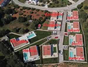The surrounding neighborhood or a neighborhood close to A villát