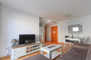 TV a/nebo společenská místnost v ubytování 009 - Residencial Bahía 001 - comfortHOLIDAYS