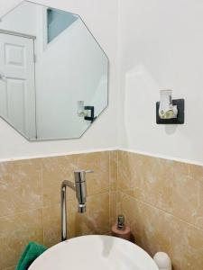 ห้องน้ำของ Moderna casa amueblada en residencial privada