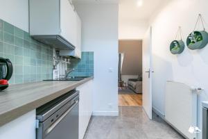 Η κουζίνα ή μικρή κουζίνα στο MBA Splendide Appart - Wilson 2 - Mairie de Montreuil