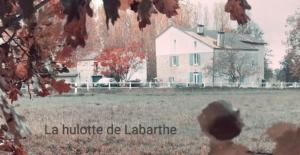 MazèresLa hulotte de Labarthe的田野的房子,房子的背景