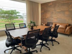 Área de negócios e/ou sala de conferências em Hotel Jardim mais 37 fotos