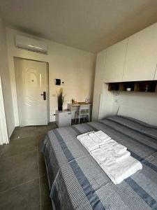En eller flere senger på et rom på La Residenza del Re