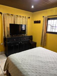 Μια τηλεόραση ή/και κέντρο ψυχαγωγίας στο Casa Alegria +34 φωτογραφίες