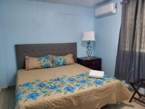 a blue bedroom with a bed with blue flowers on it at Spacious 2 BR, fully equipped kitchen close to Ferry, Unit 5 in Catano