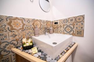 Φωτογραφία από το άλμπουμ του Podere Maletto - Appartamento con PISCINA INTERNA riscaldata Savona στη Σαβόνα +14 φωτογραφίες