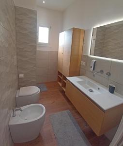 a bathroom with a toilet and a tub and a sink at 0541 Guest House Rimini in Rimini