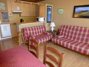 a living room with two chairs and a couch at Appartement Huez, 2 pièces, 6 personnes - FR-1-405-194 in LʼHuez