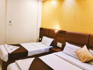 Postel nebo postele na pokoji v ubytování Hotel Avion Palace