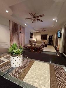 a living room with a ceiling fan and a table at Pool Villa 92 in Ban Nong Pru