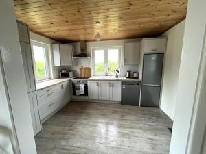 Kjøkken eller kjøkkenkrok på Doolin Getaway.