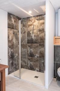 a bathroom with a shower stall with a toilet at La Javanaise in Narbonne-Plage