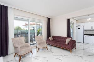 a living room with a couch and two chairs at Villa Azalea 1 in Ortaca