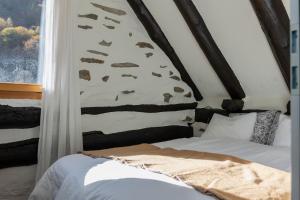 a bedroom with a bed and a painting on the wall at Verzasca Lodge Ofelia in Sonogno