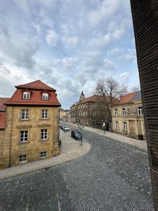 a cobblestone street in a city with buildings at Stilvolle Wohnung in Bestlage in Bayreuth