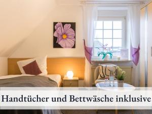 a bedroom with two beds and a window at Blumenvilla 9 mit Sauna und Garten in Schneverdingen