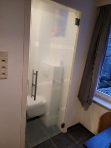 Kúpeľňa v ubytovaní Appartement in een bruisende omgeving!