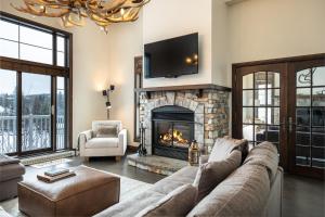 a living room with a couch and a fireplace at BONDURANT 95-15 / Luxury 3 bdr on the village in Mont-Tremblant