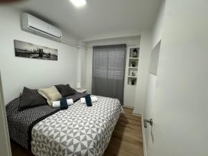 a bedroom with a bed in a room at MALAGA BEACH, PEDREGALEJO Apt.4/6 2 Hab. in Málaga