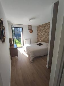 Ένα ή περισσότερα κρεβάτια σε δωμάτιο στο TI YUSA Appartement Jardin à Concarneau