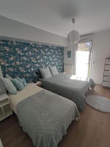 Ένα ή περισσότερα κρεβάτια σε δωμάτιο στο TI YUSA Appartement Jardin à Concarneau