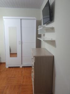 TV a/nebo společenská místnost v ubytování Pousada Tia Zane